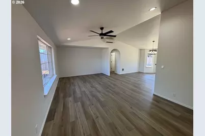 1445 Yew St, Florence, OR 97439 - Photo 5