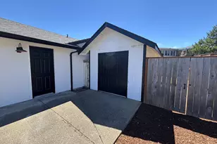 1445 Yew St, Florence, OR 97439 - Photo 31