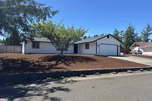 1445 Yew St, Florence, OR 97439 - Photo 3