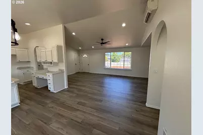 1445 Yew St, Florence, OR 97439 - Photo 9