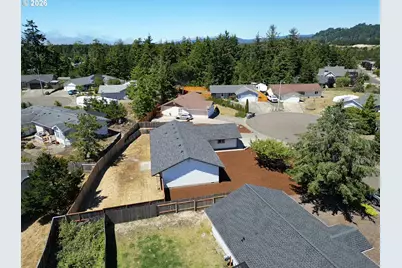 1445 Yew St, Florence, OR 97439 - Photo 33