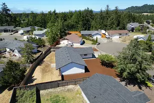 1445 Yew St, Florence, OR 97439 - Photo 33