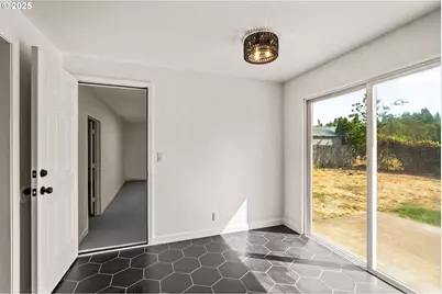 1215 Ellsworth St, Eugene, OR 97402 - Photo 21