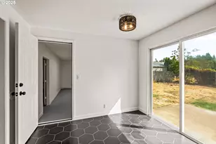 1215 Ellsworth St, Eugene, OR 97402 - Photo 21