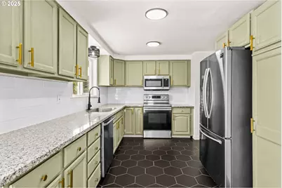 1215 Ellsworth St, Eugene, OR 97402 - Photo 15