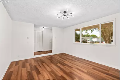 1215 Ellsworth St, Eugene, OR 97402 - Photo 11