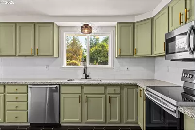 1215 Ellsworth St, Eugene, OR 97402 - Photo 17