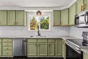 1215 Ellsworth St, Eugene, OR 97402 - Photo 17