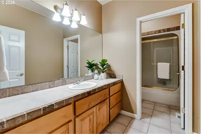 3247 Lakeside Dr, Eugene, OR 97401 - Photo 33