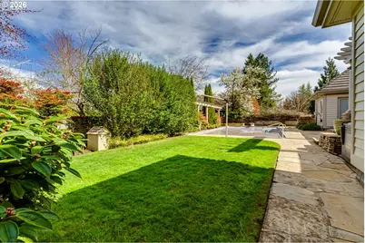 3247 Lakeside Dr, Eugene, OR 97401 - Photo 37