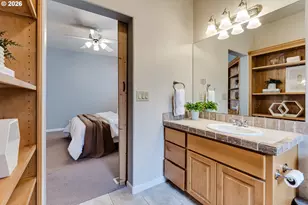 3247 Lakeside Dr, Eugene, OR 97401 - Photo 31