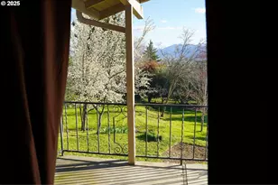 3676 Princeton Way, Medford, OR 97504 - Photo 7