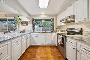 10905 SW Mira Ct, Portland, OR 97223 - Photo 11