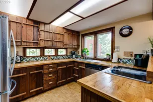 2307 W 28th Ave, Eugene, OR 97405 - Photo 13