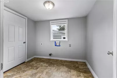 221 SW Rainbow Ave, Dallas, OR 97338 - Photo 15