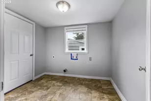 221 SW Rainbow Ave, Dallas, OR 97338 - Photo 15