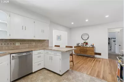 12540 SW 121st Ave, Portland, OR 97223 - Photo 11