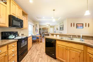 4155 NE Three Mile Ln, McMinnville, OR 97128 - Photo 21