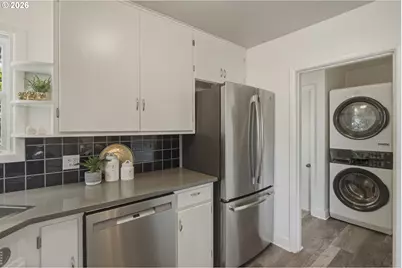2760 Emerald St, Eugene, OR 97403 - Photo 17
