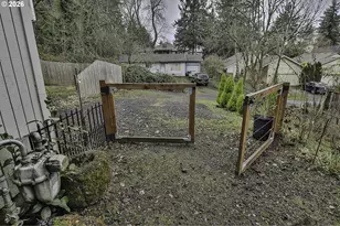 9740 SW 51st Ave, Portland, OR 97219 - Photo 37