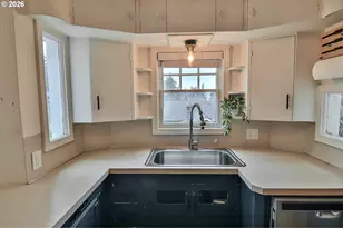 9740 SW 51st Ave, Portland, OR 97219 - Photo 9