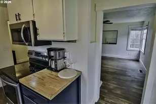 9740 SW 51st Ave, Portland, OR 97219 - Photo 9