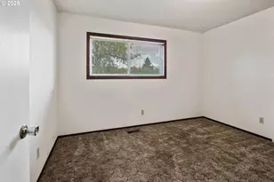 11613 Pacific Ct NE, Woodburn, OR 97071 - Photo 9