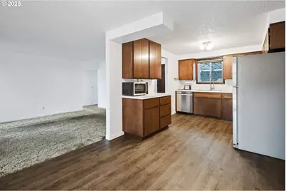 11613 Pacific Ct NE, Woodburn, OR 97071 - Photo 5