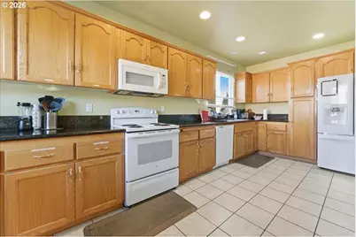 833 SE 151st Ave, Portland, OR 97233 - Photo 17