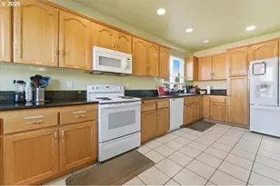 833 SE 151st Ave, Portland, OR 97233 - Photo 17