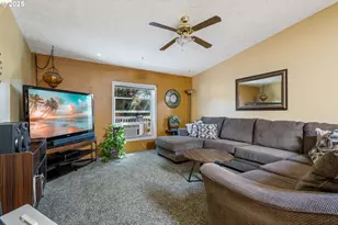 1000 S McKern Ct, Newberg, OR 97132 - Photo 9