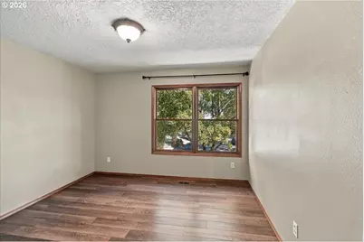 13750 SW Hiteon Dr, Beaverton, OR 97008 - Photo 33