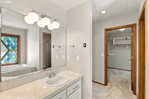 13750 SW Hiteon Dr, Beaverton, OR 97008 - Photo 35