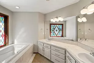 13750 SW Hiteon Dr, Beaverton, OR 97008 - Photo 39