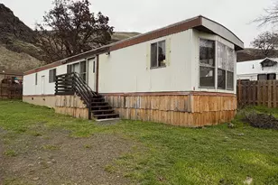 217 Main St, Wishram, WA 98673 - Photo 3