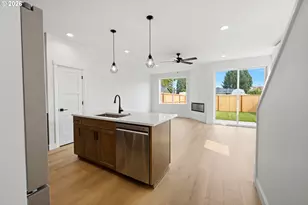 1421 NE 18th St, McMinnville, OR 97128 - Photo 5