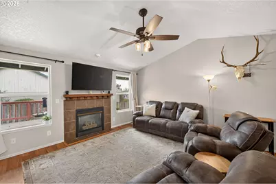 822 Monroe St, Lafayette, OR 97127 - Photo 9