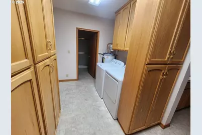 1880 Linnell Ave, Roseburg, OR 97471 - Photo 17