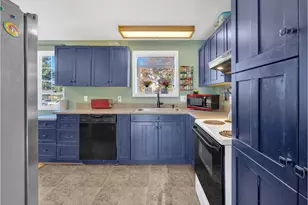 19130 NE Wasco Ct, Portland, OR 97230 - Photo 9