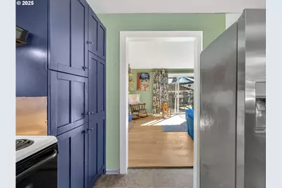 19130 NE Wasco Ct, Portland, OR 97230 - Photo 11