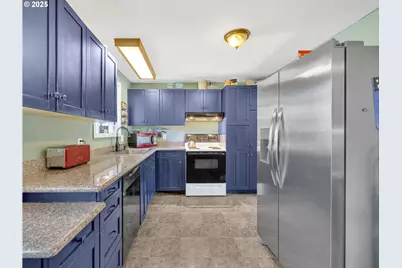19130 NE Wasco Ct, Portland, OR 97230 - Photo 7