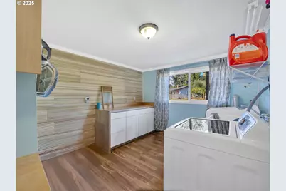 19130 NE Wasco Ct, Portland, OR 97230 - Photo 31