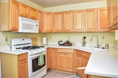 904 N Keene Way Dr, Medford, OR 97504 - Photo 3