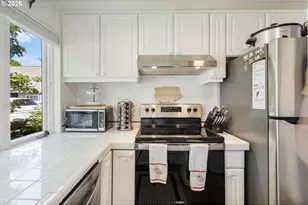 75 N Hayden Bay Dr, Portland, OR 97217 - Photo 11