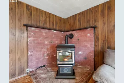 331 Hobbs Ln, Glendale, OR 97442 - Photo 9