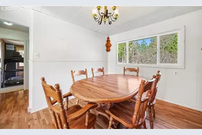 331 Hobbs Ln, Glendale, OR 97442 - Photo 11