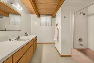 2205 N Country Club Dr, Canby, OR 97013 - Photo 29
