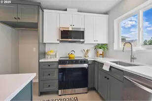 1123 SE Rhone St, Portland, OR 97202 - Photo 9