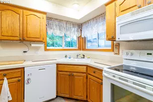 305 NW 9th Pl, Hermiston, OR 97838 - Photo 13