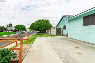 305 NW 9th Pl, Hermiston, OR 97838 - Photo 5